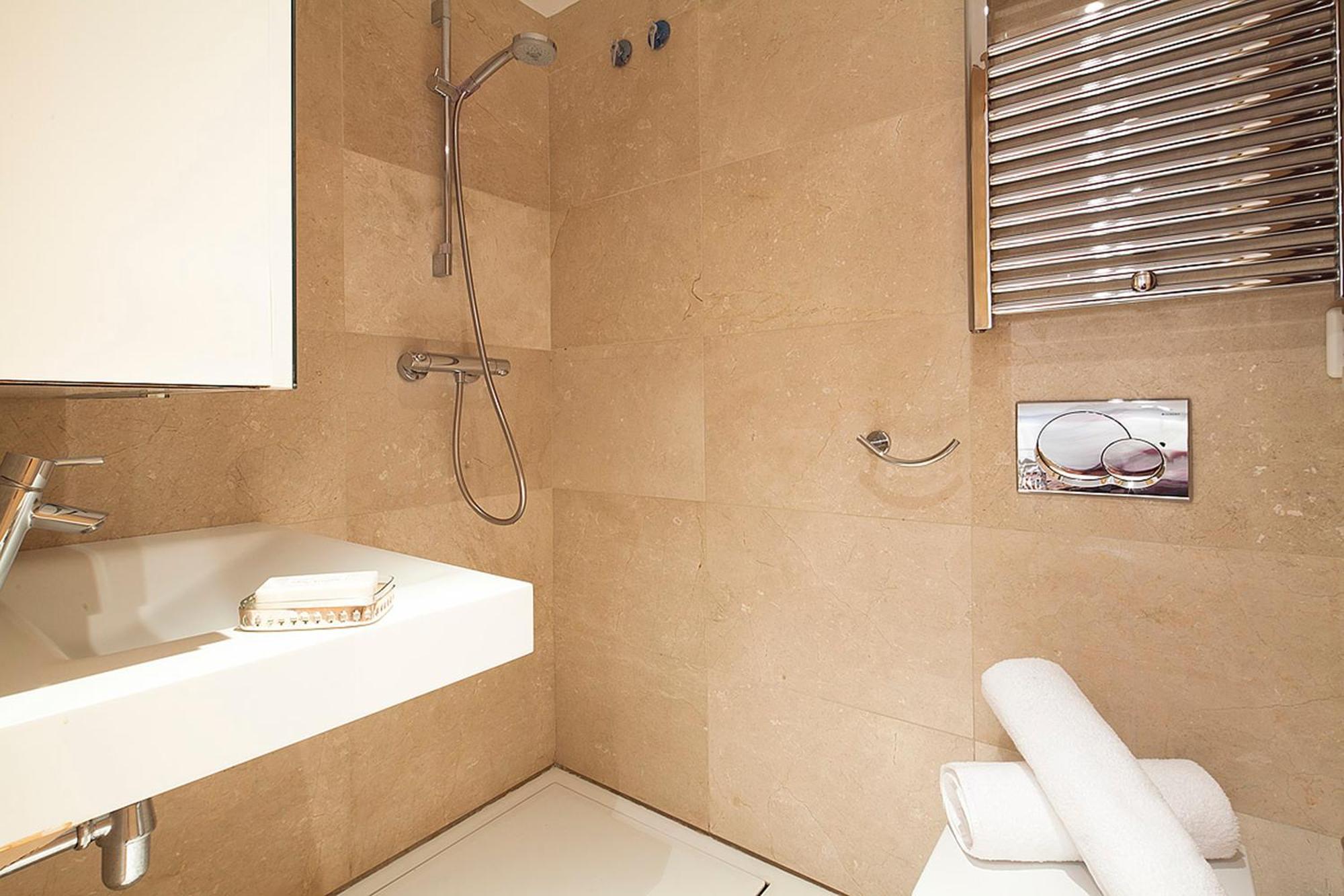 My Space Emirates - Splendid Apartment With Terrace And Pool Near Park Gueell Barcelona Exterior photo
