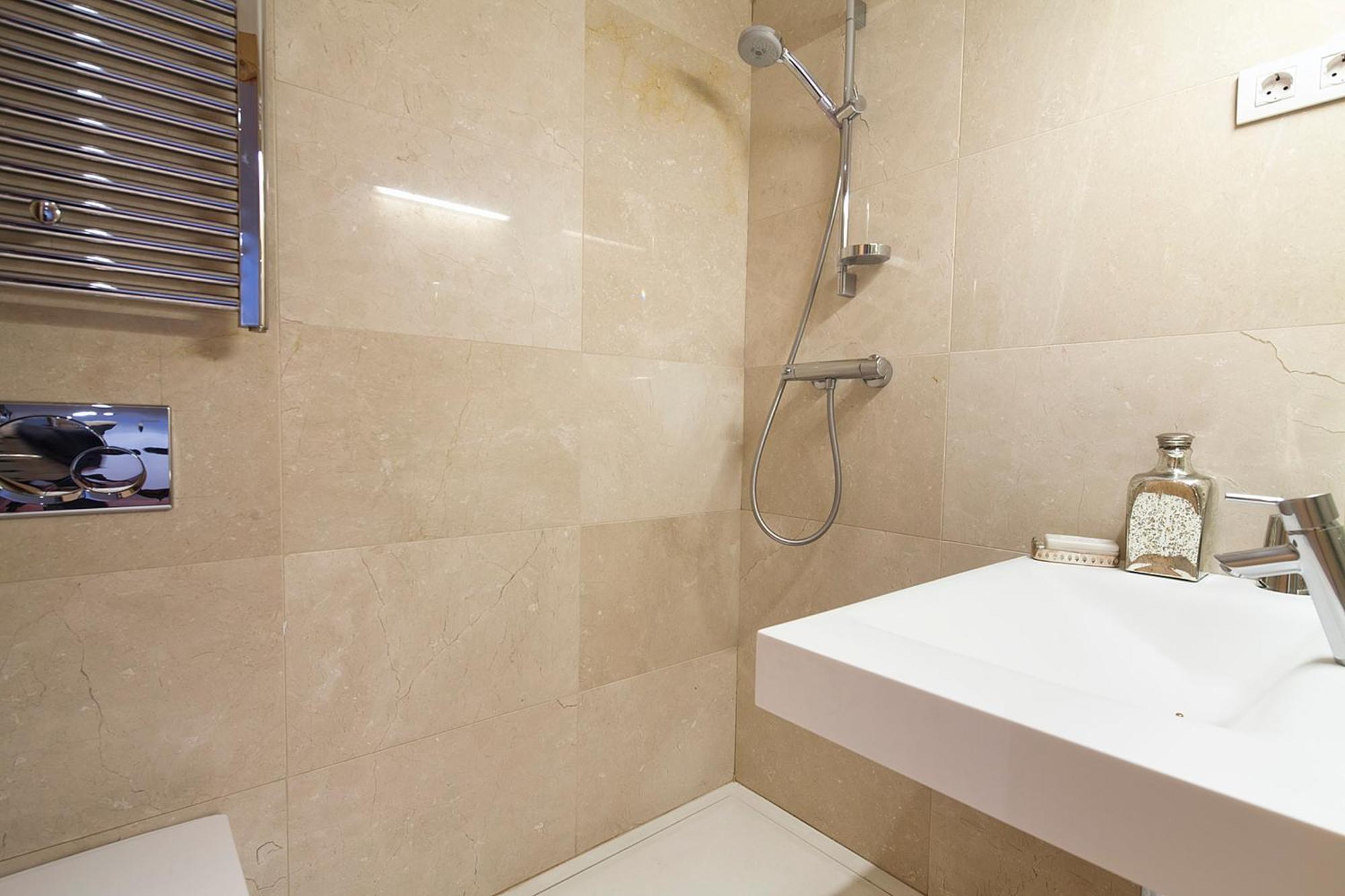 My Space Emirates - Splendid Apartment With Terrace And Pool Near Park Gueell Barcelona Exterior photo