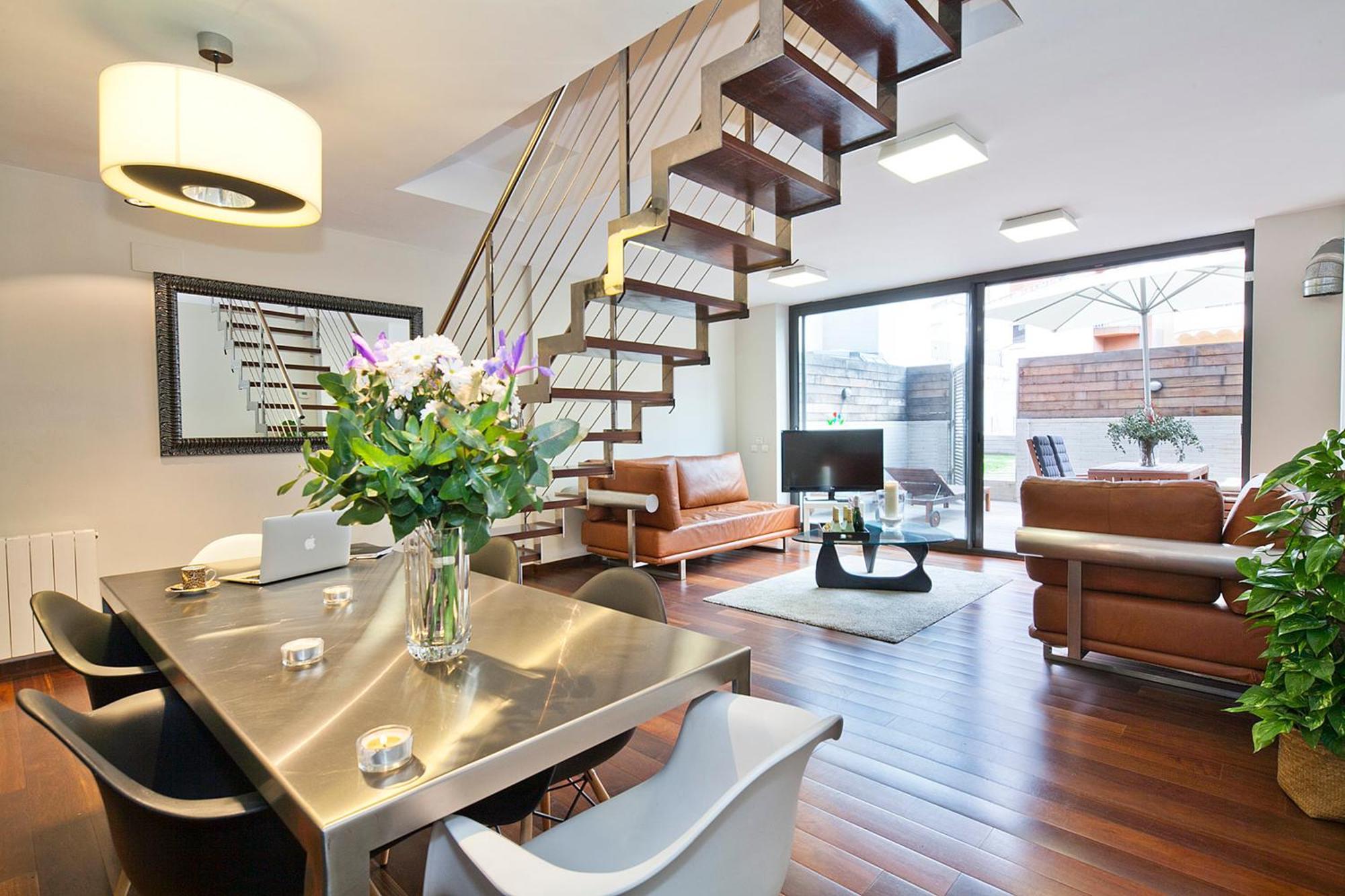 My Space Emirates - Splendid Apartment With Terrace And Pool Near Park Gueell Barcelona Room photo